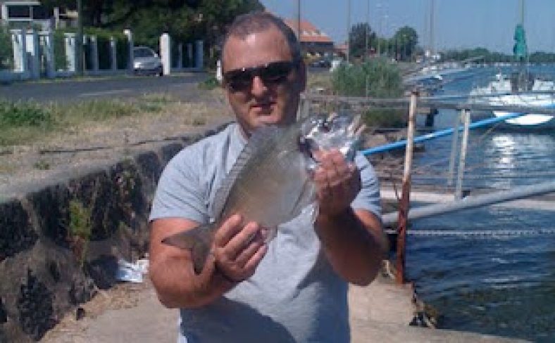 Pêche à La Dorade Du Bord En Méditerranée